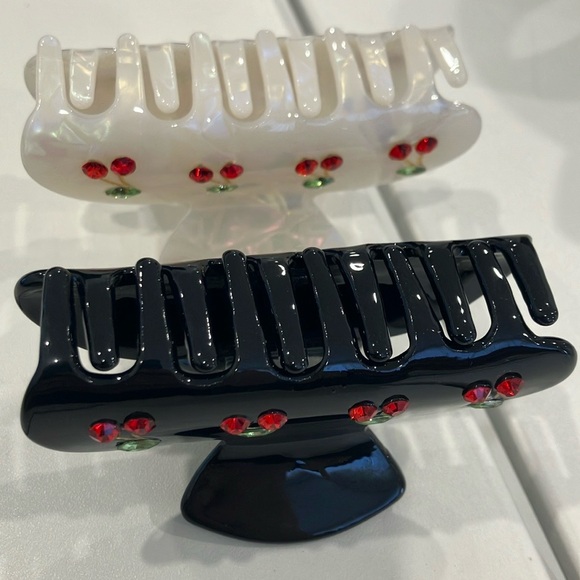 Cherry Pie Hair Claw Clip Set - Black and Pearl White - Picture 4 of 5